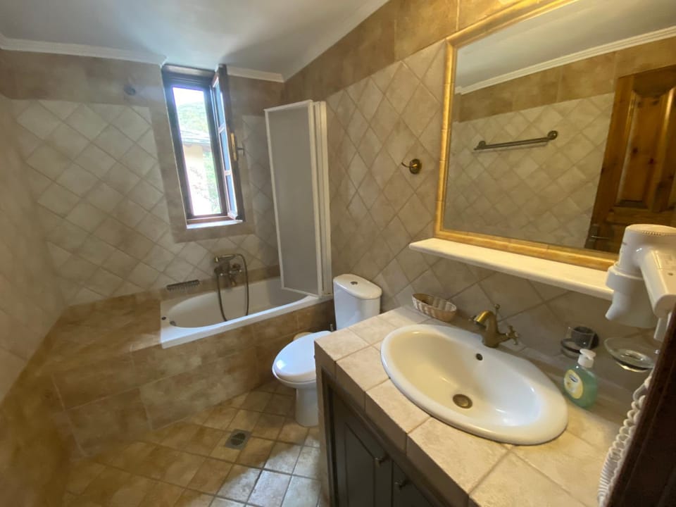 Shower, Toilet, Bathroom, Bath