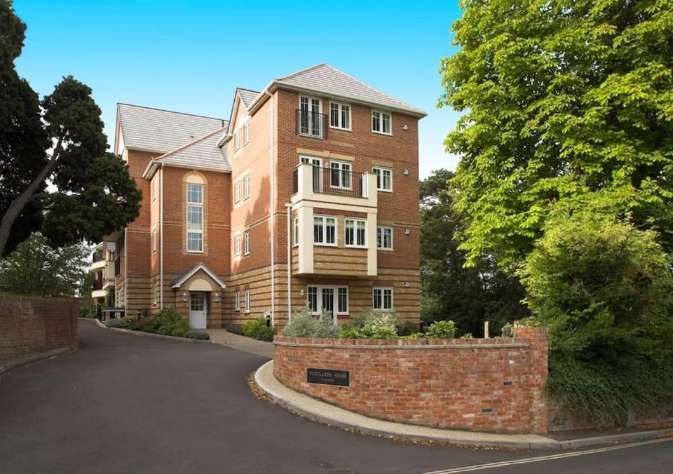 Haven With Patio Apartment in Basingstoke
