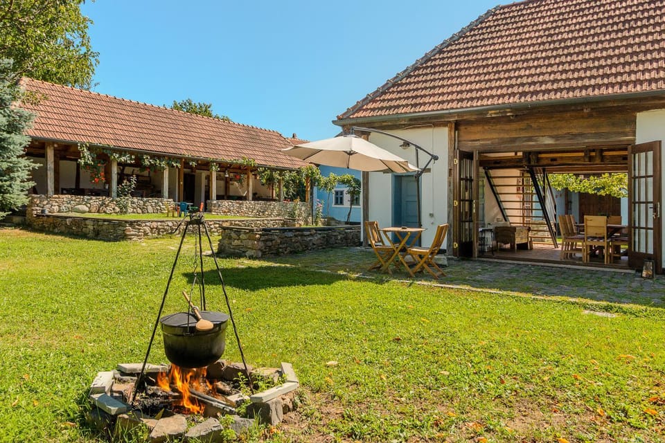 Property building, Spring, Day, BBQ facilities, BBQ facilities, Garden, Garden, Garden view