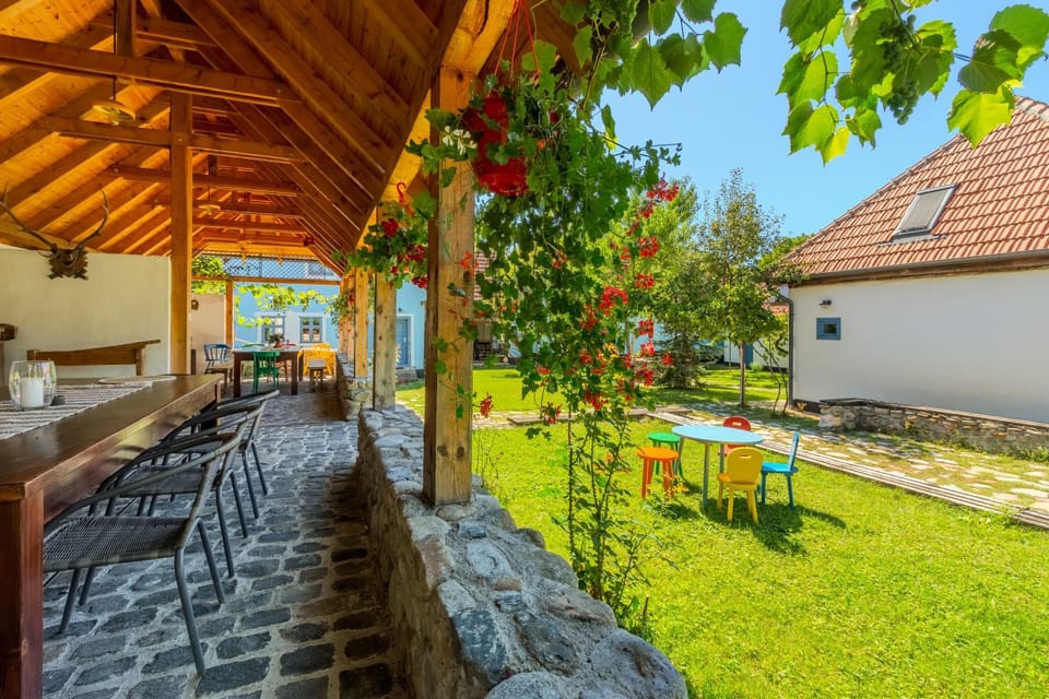 Patio, Day, Garden, Balcony/Terrace, Seating area, Dining area, Garden view