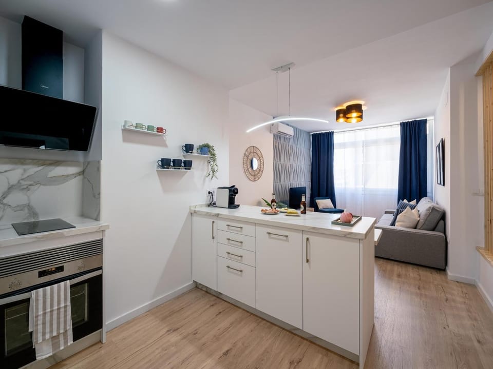 TV and multimedia, Kitchen or kitchenette, Living room, stove