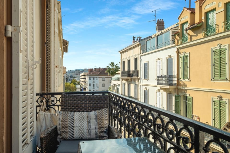 Property building, View (from property/room), Balcony/Terrace, City view, City view