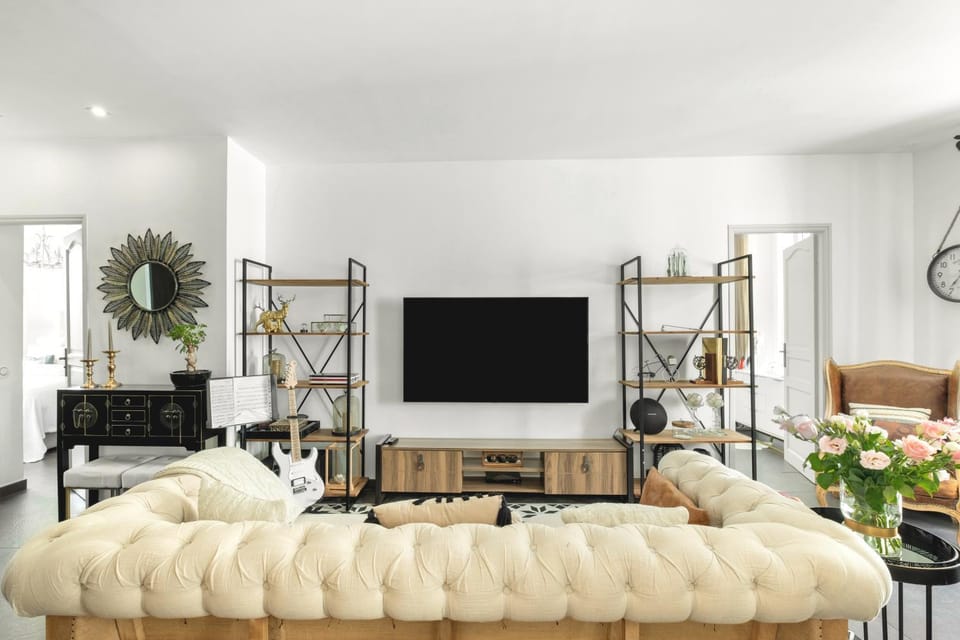 Communal lounge/ TV room, TV and multimedia, Living room