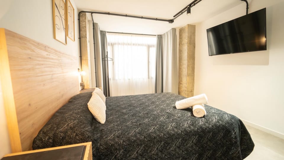 Communal lounge/ TV room, Bed, TV and multimedia, Photo of the whole room, Evening entertainment, Bedroom