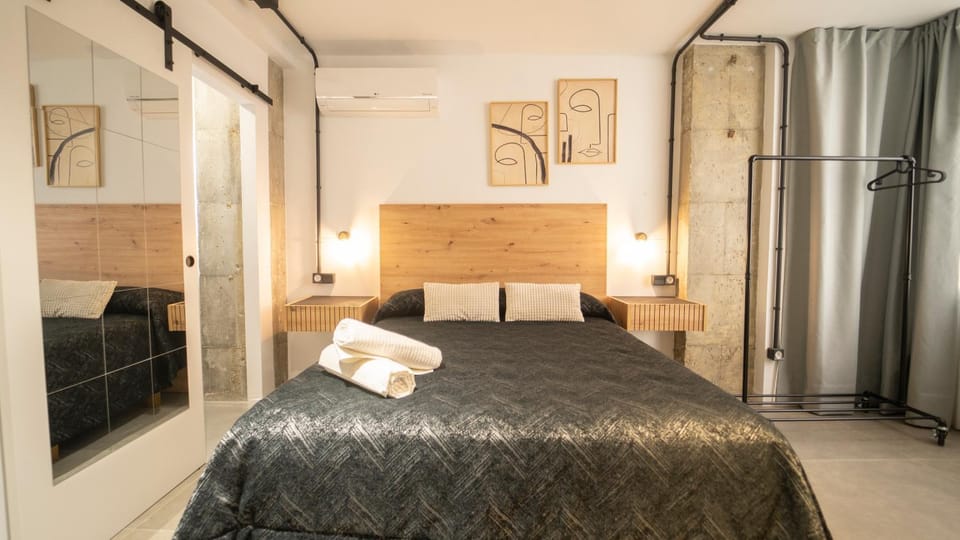 Bed, Photo of the whole room, Bedroom, towels, wardrobe
