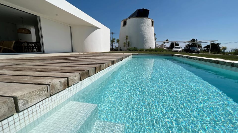 Property building, Day, Pool view, Swimming pool