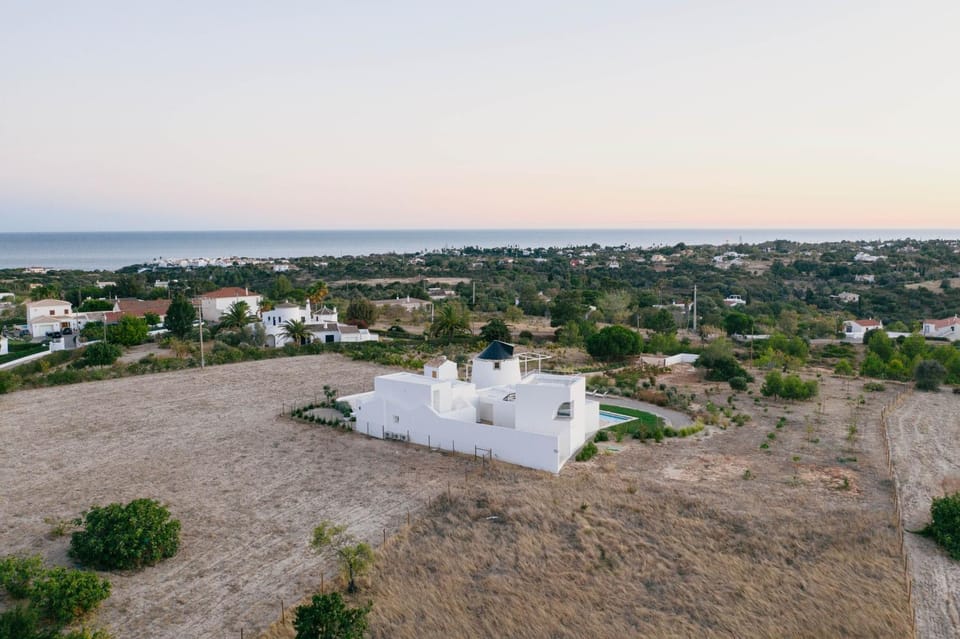 Property building, Day, Natural landscape, Bird's eye view, Landmark view, Sea view, Location