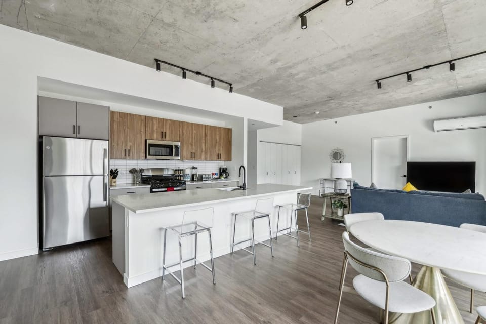 Kitchen or kitchenette, Seating area, Dining area, dishwasher, oven, stove