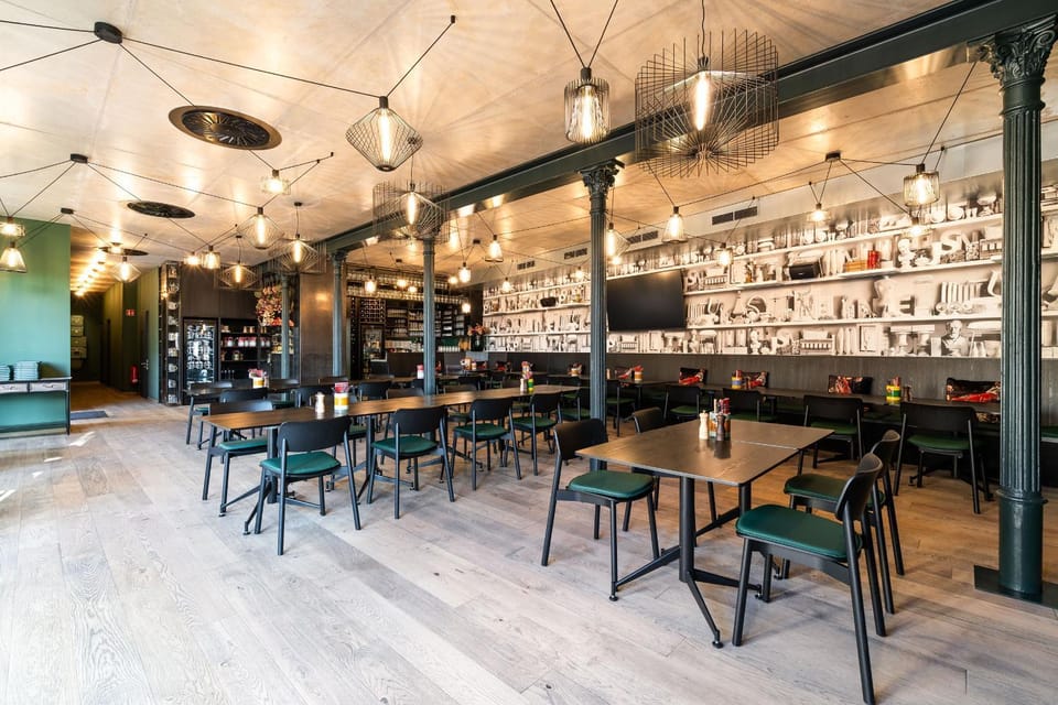 Restaurant/places to eat, Banquet/Function facilities, Seating area