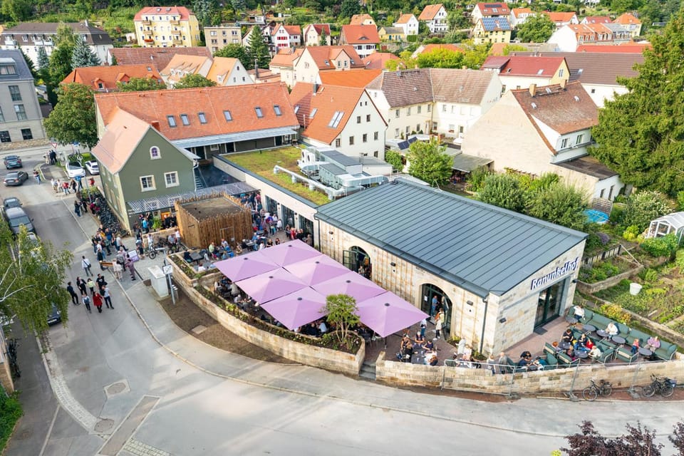 Spring, Day, People, Neighbourhood, Bird's eye view, Location, group of guests