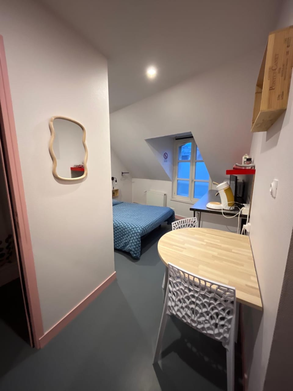 Bed, Living room, Photo of the whole room, Seating area, Dining area