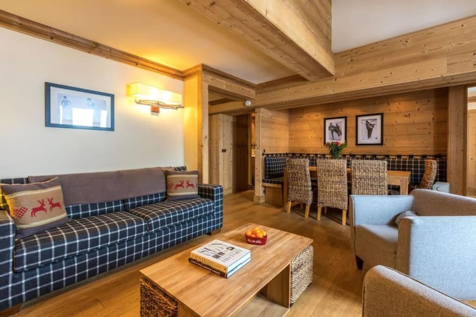 L'Aquila 34 - 3-bedroom ski-in ski-out apartment Apartment in Val dIsere