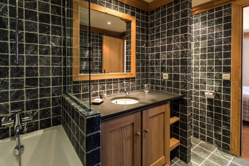 L'Aquila 34 - 3-bedroom ski-in ski-out apartment Apartment in Val dIsere