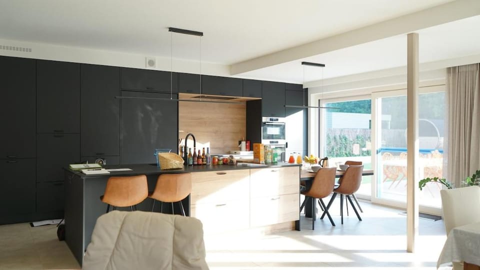 Kitchen or kitchenette, Food and drinks, Dining area