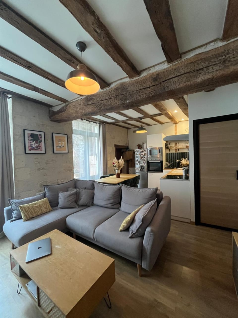 Kitchen or kitchenette, Living room, Seating area