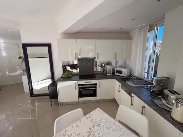 Coffee/tea facilities, Kitchen or kitchenette, Dining area, dishwasher, minibar, oven, stove, toaster