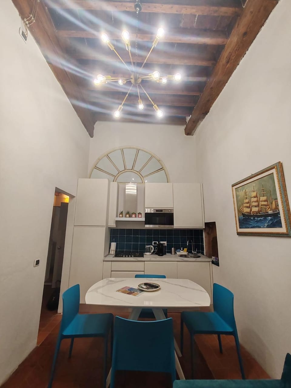 Kitchen or kitchenette, Living room, Seating area, Dining area
