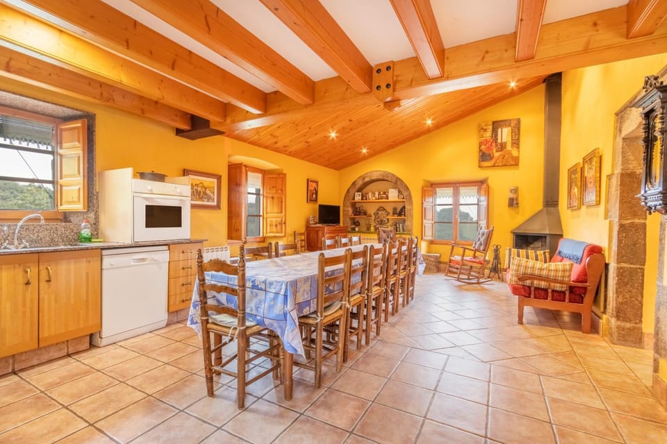 Property building, Kitchen or kitchenette, Living room