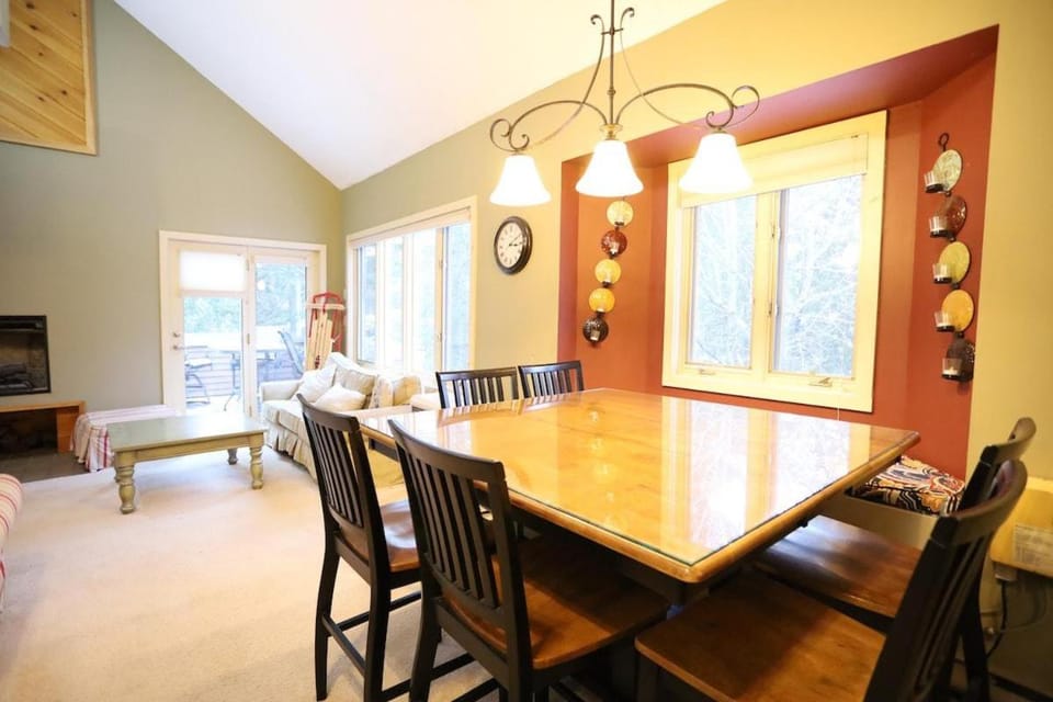 Forest Rim I1 WV Pet Friendly Ski Vacation Condo in Waterville Valley House in Waterville Valley