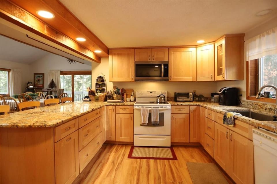Goose Hollow 19 Estates Pet Friendly Private Waterfront Home House in Campton