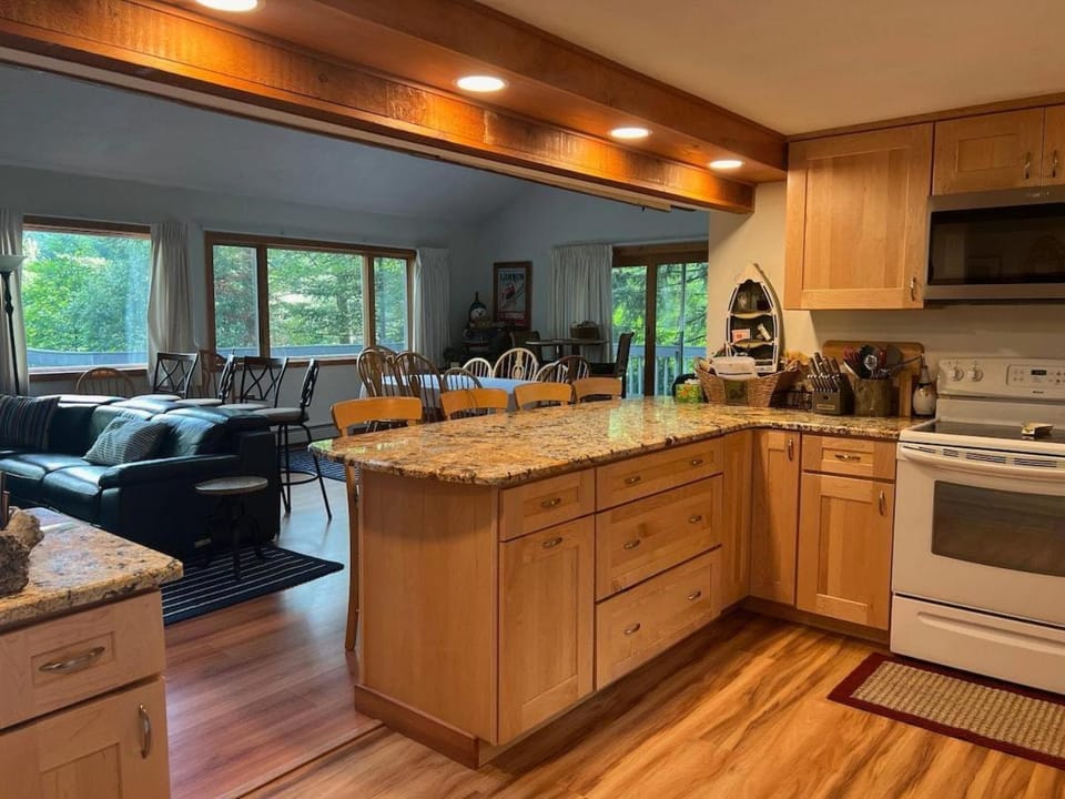 Goose Hollow 19 Estates Pet Friendly Private Waterfront Home House in Campton