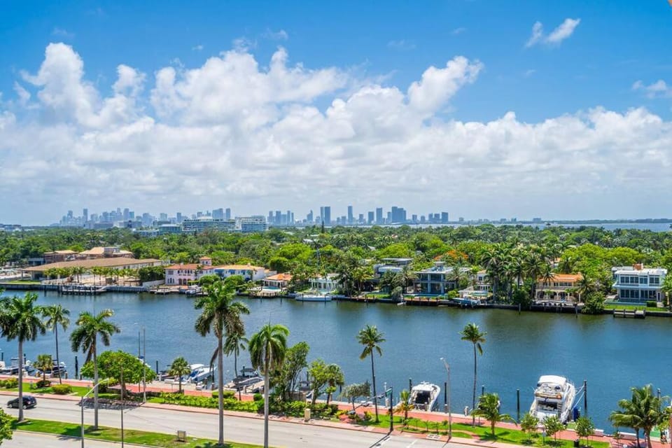 2 Bedrooms Unit OceanFront Resort The Alexander Apartment in Miami Beach