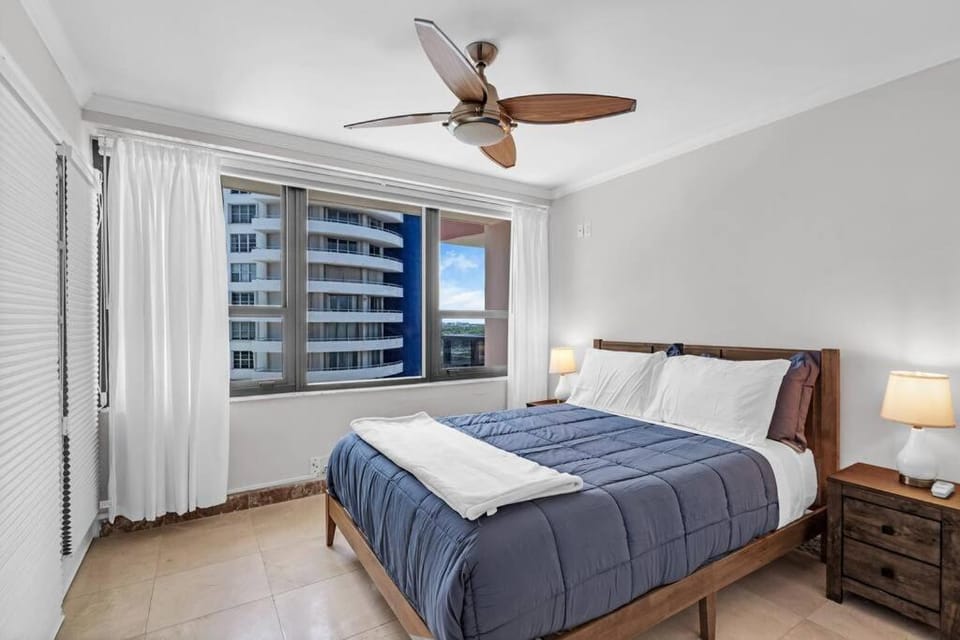 2 Bedrooms Unit OceanFront Resort The Alexander Apartment in Miami Beach