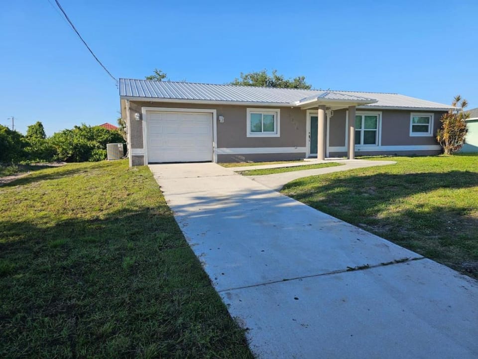 Villa Varges Be our Guest House in Lehigh Acres