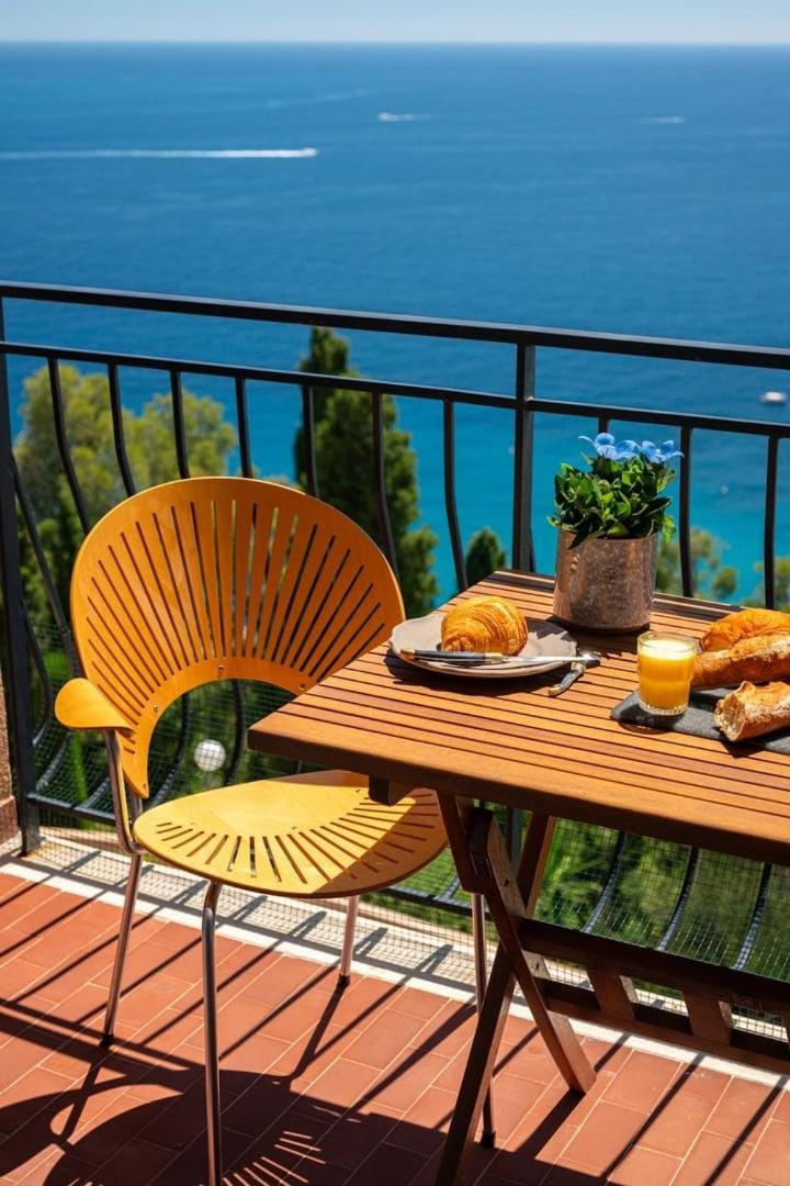 Natural landscape, View (from property/room), Balcony/Terrace, Balcony/Terrace, Food and drinks, Dining area, Food, Sea view, Breakfast, Continental breakfast