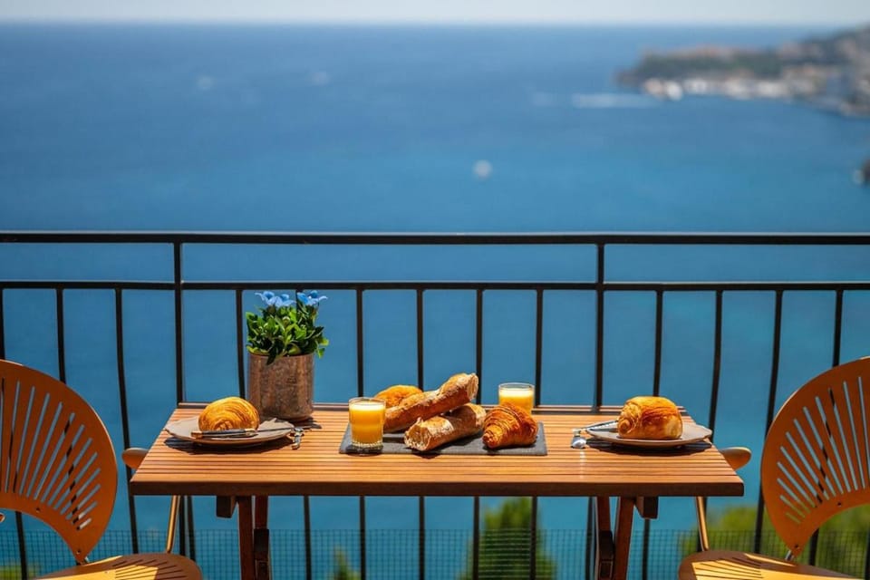 Natural landscape, View (from property/room), Balcony/Terrace, Balcony/Terrace, Food and drinks, Dining area, Food, Sea view, Breakfast, Continental breakfast, Lunch, Dinner
