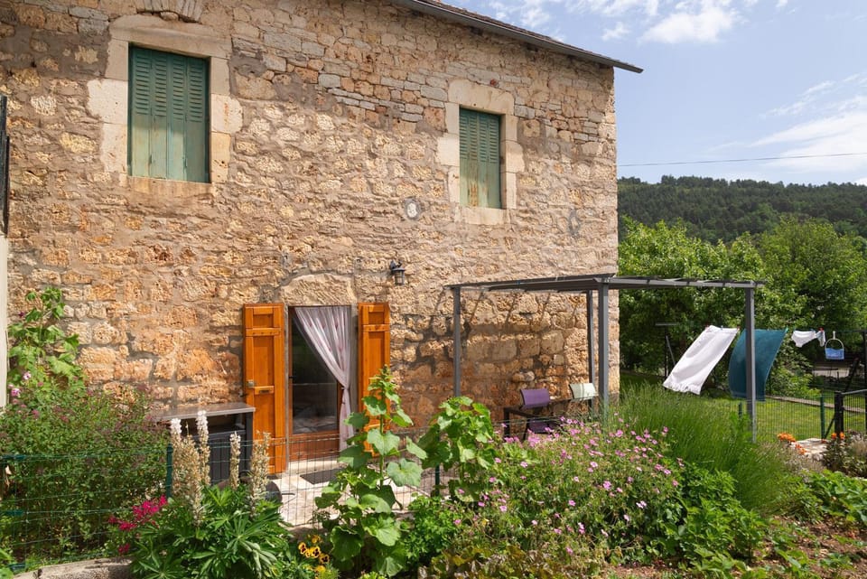 Gîte Le Jardin d'Irma 3/4 personnes House in Auvergne-Rhône-Alpes
