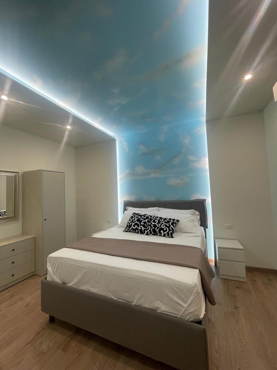 Bed, Photo of the whole room, Bedroom, wardrobe