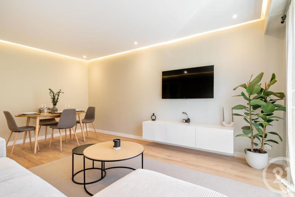 TV and multimedia, Living room, Photo of the whole room, Bedroom