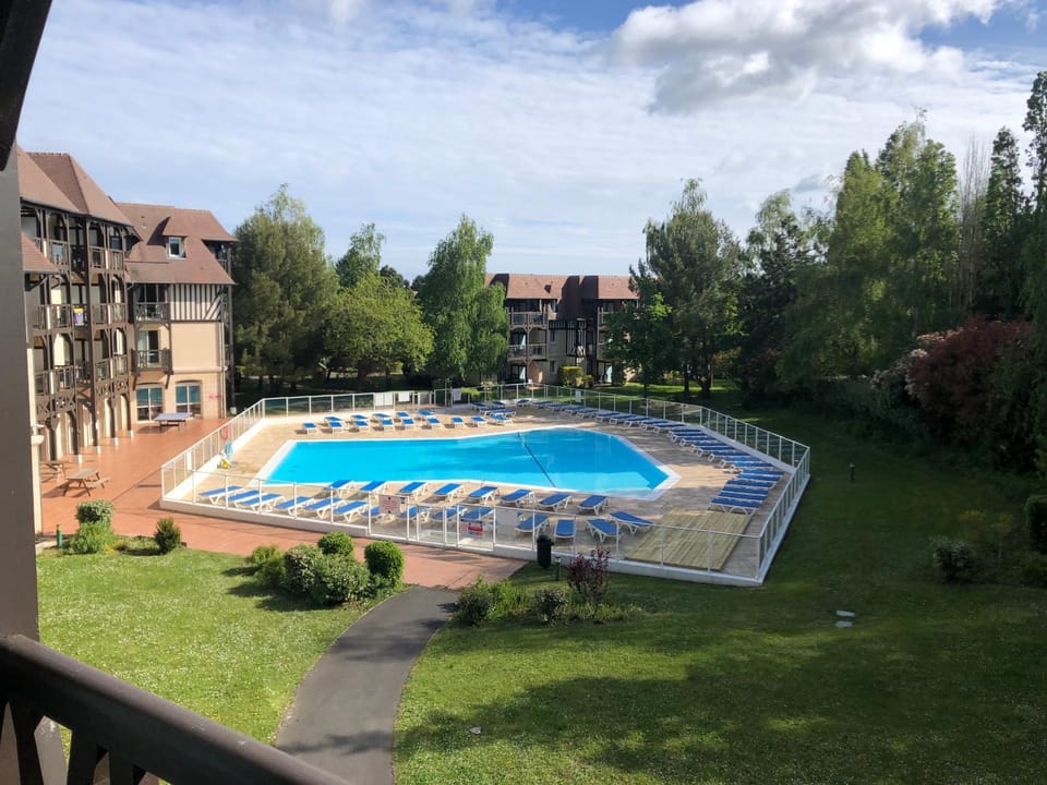 O Fil de l'eau Deauville piscine chauffée Apartment in Deauville