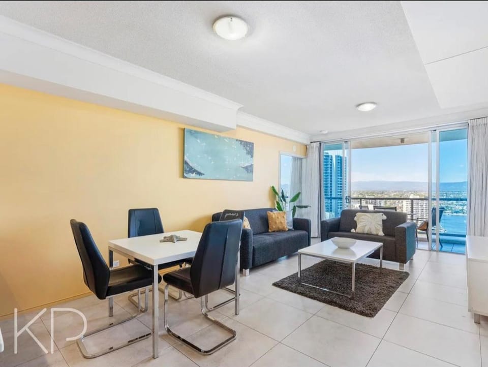 Panoramic views Surfers-Chevron. Apartment in Surfers Paradise