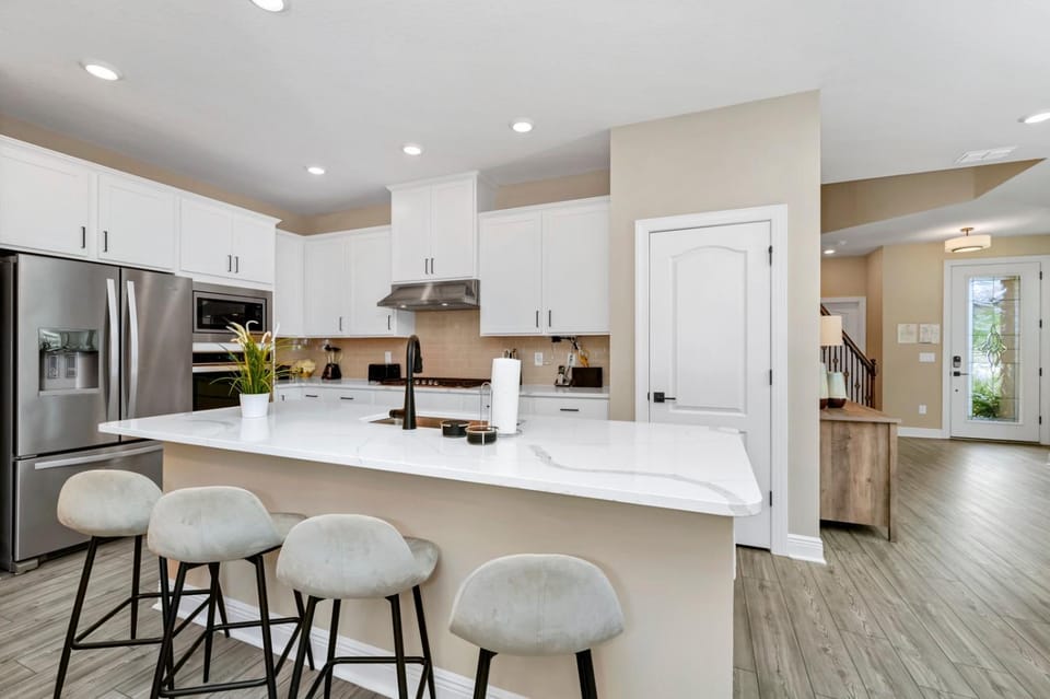 Kitchen or kitchenette, Dining area, dishwasher, oven, stove