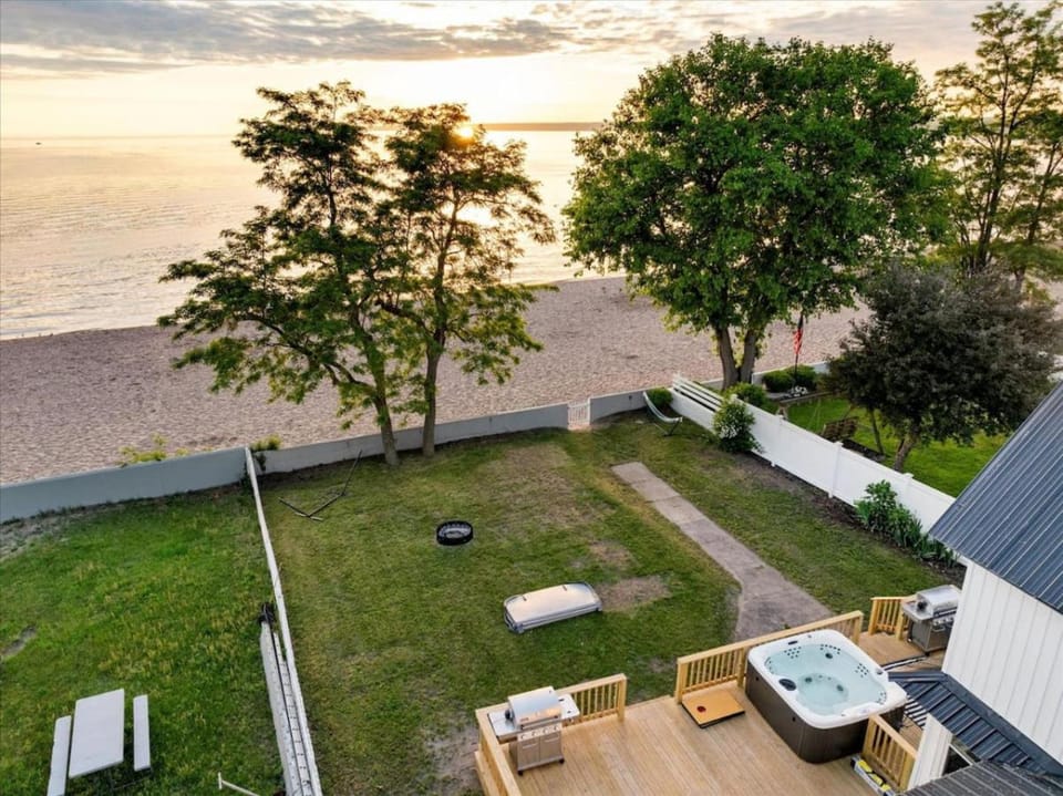 Park- Entire Home Sleeps 21 House in Sylvan Beach