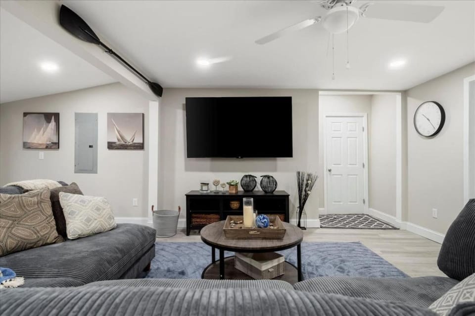 Park- Entire Home Sleeps 21 House in Sylvan Beach