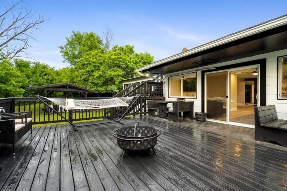 Whitewaters-Main plus Genoa on Oneida Lake - Sleeps 19 House in Oneida Lake