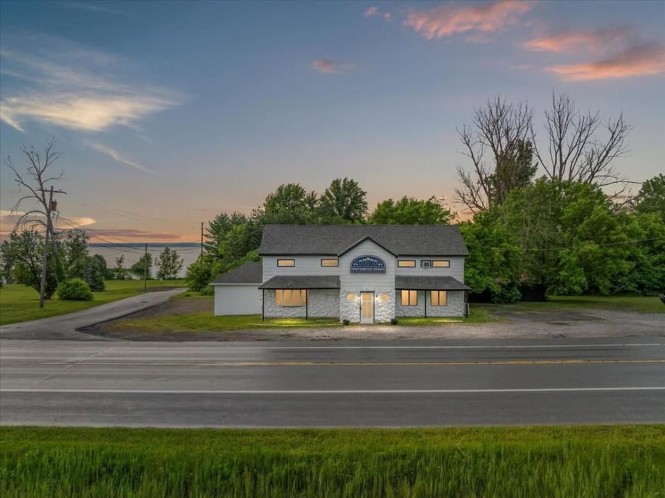 Whitewaters-Main plus Genoa on Oneida Lake - Sleeps 19 House in Oneida Lake