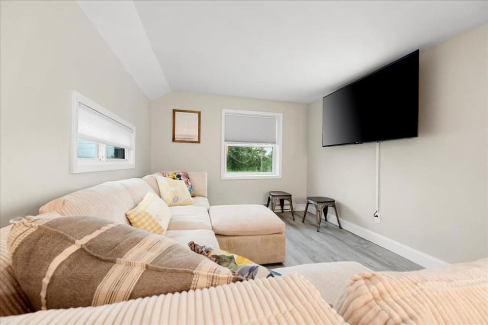 Whitewater The Genoa on Oneida Lake Sleeps 8 House in Oneida Lake