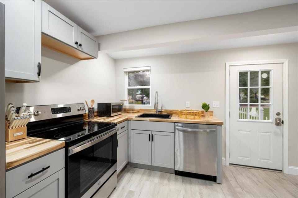 Park Peaks on the Beach Sleeps 12 House in Sylvan Beach