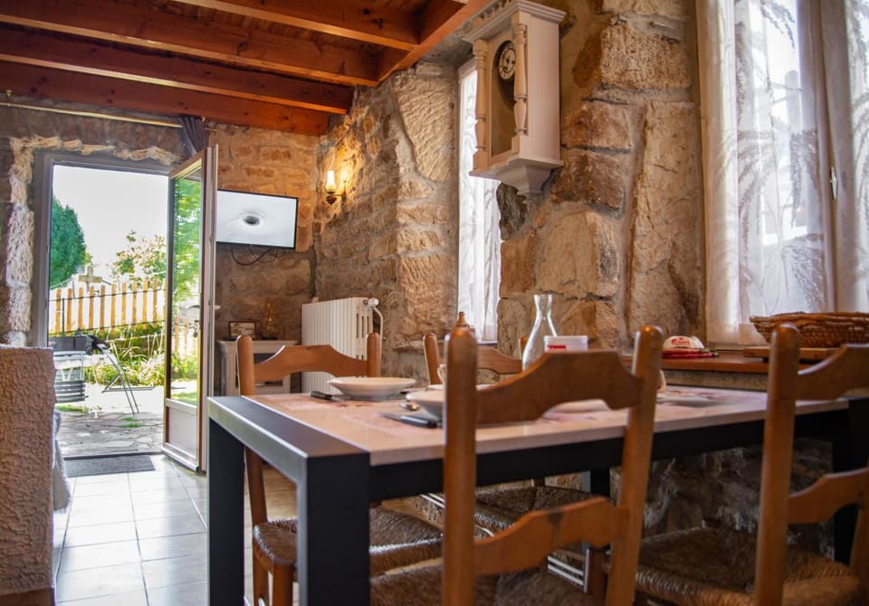 Gîtes de france 2/4 personnes à la peyre House in Occitanie