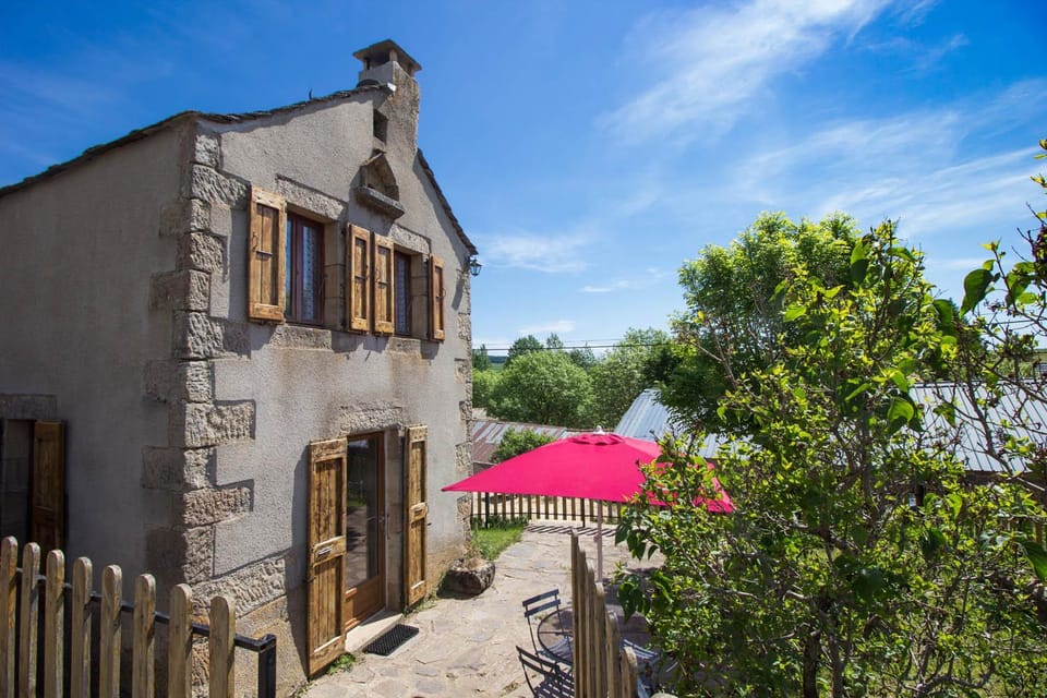 Gîtes de france 2/4 personnes à la peyre House in Occitanie