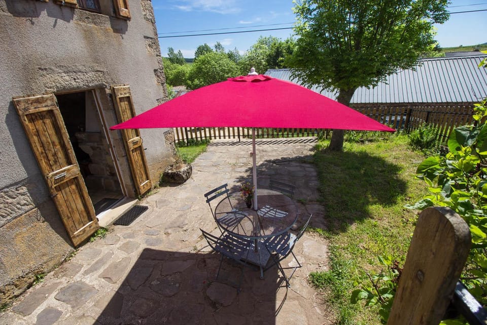 Gîtes de france 2/4 personnes à la peyre House in Occitanie