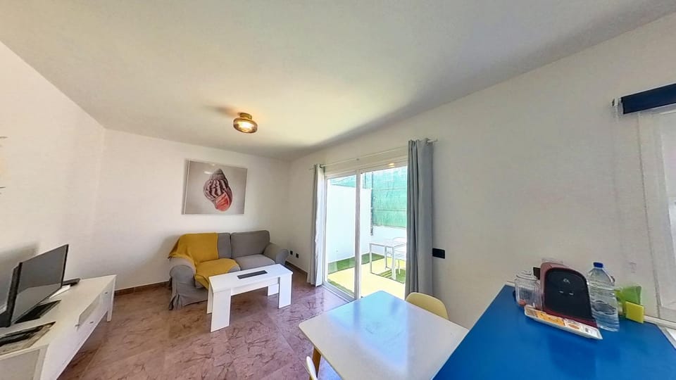 TV and multimedia, Kitchen or kitchenette, Living room, Seating area, Dining area