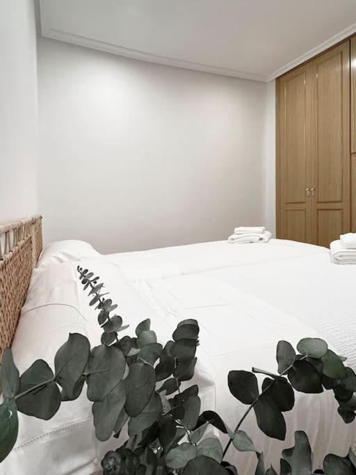 AtuaireHome Rozando la Catedral La Vega parking Incluido Apartment in Burgos