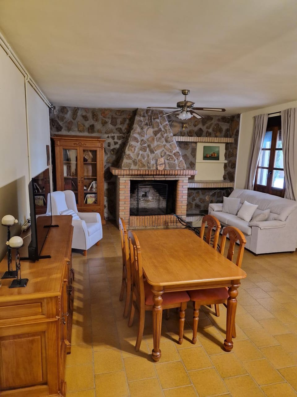 Living room, Dining area, fireplace