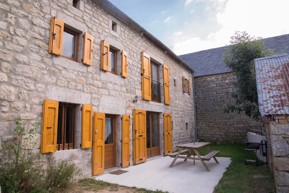 Gîte le pré de chabanettes 6/8 personnes House in Occitanie