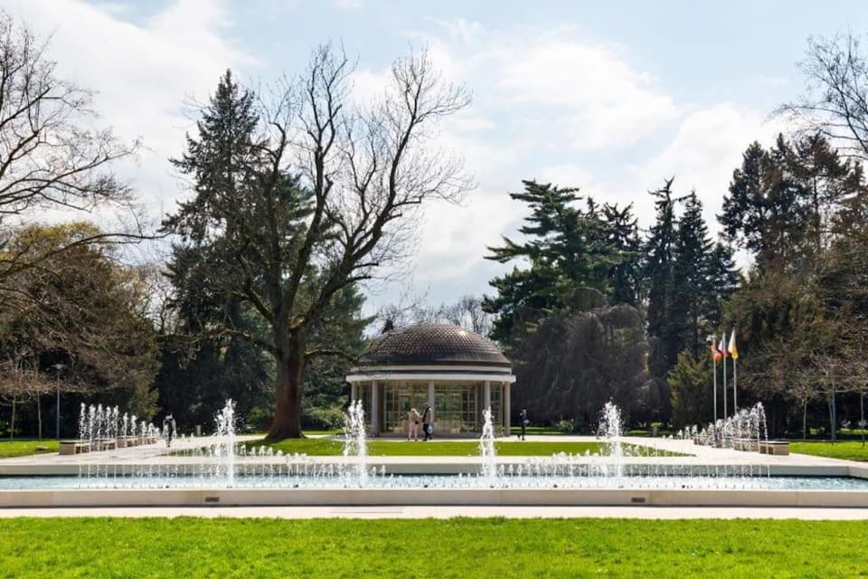 Nearby landmark, Off site
